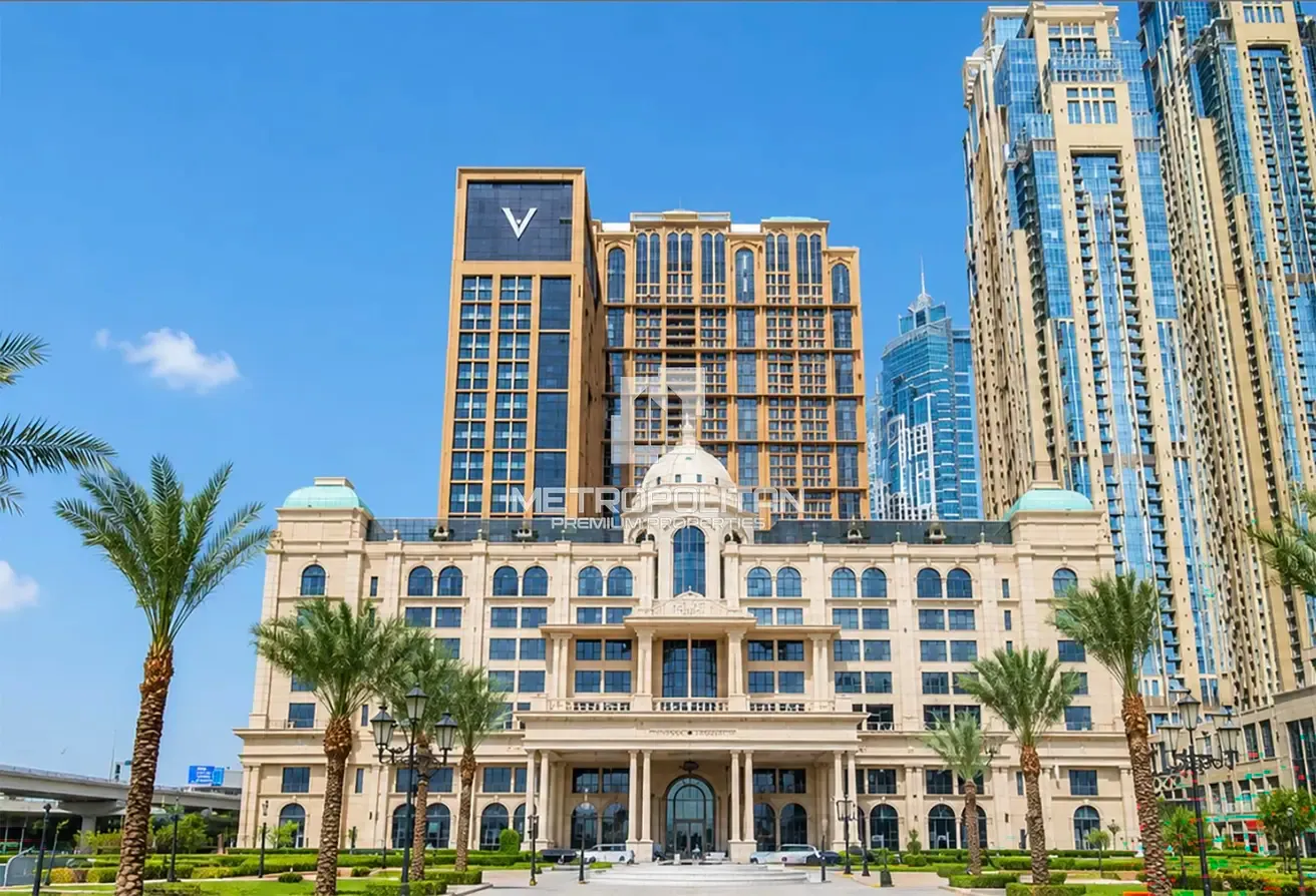High Floor | Panoramic Canal & Skyline Views