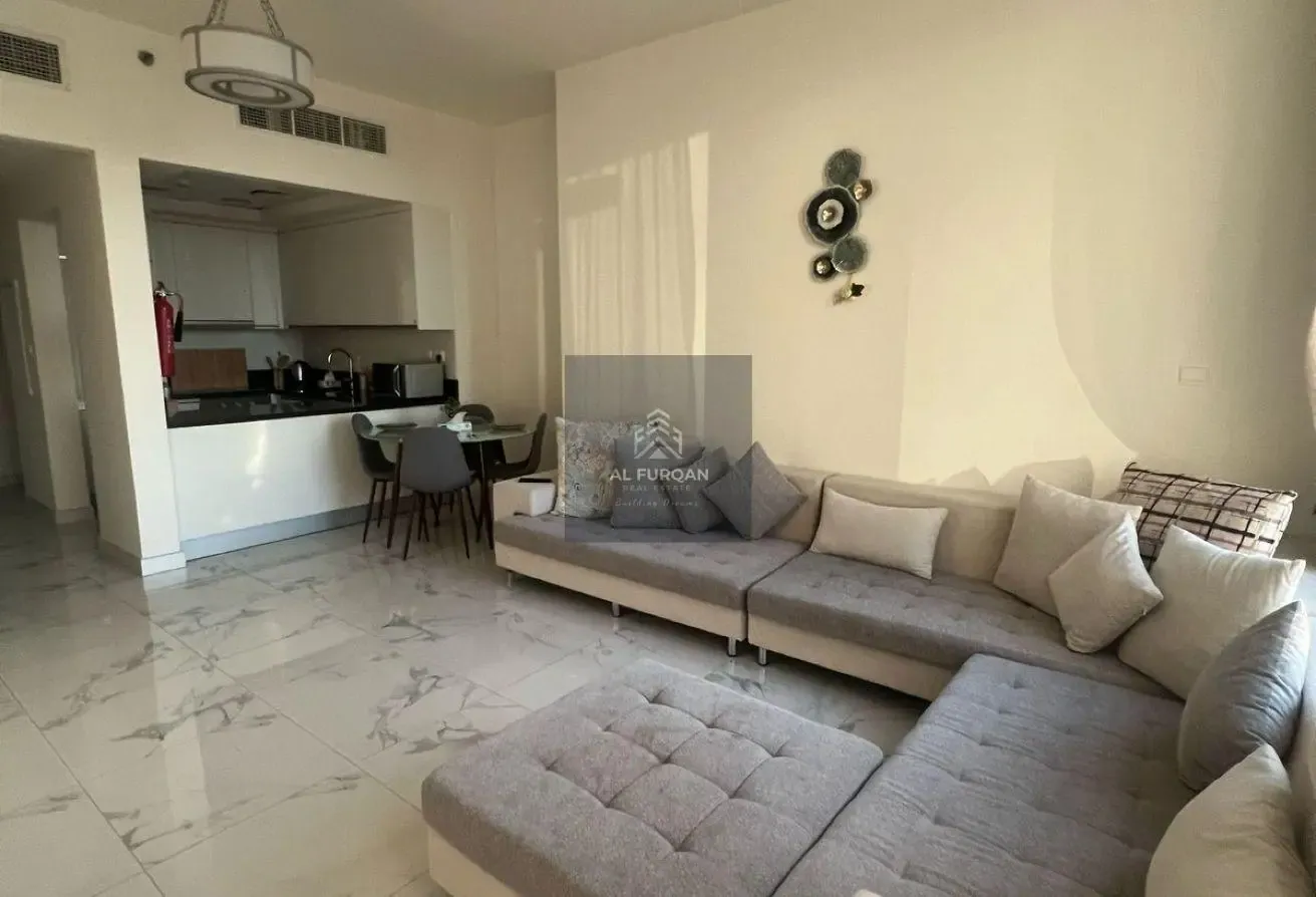 Fully Furnished 2 BHK | Full Pool View | Vacant