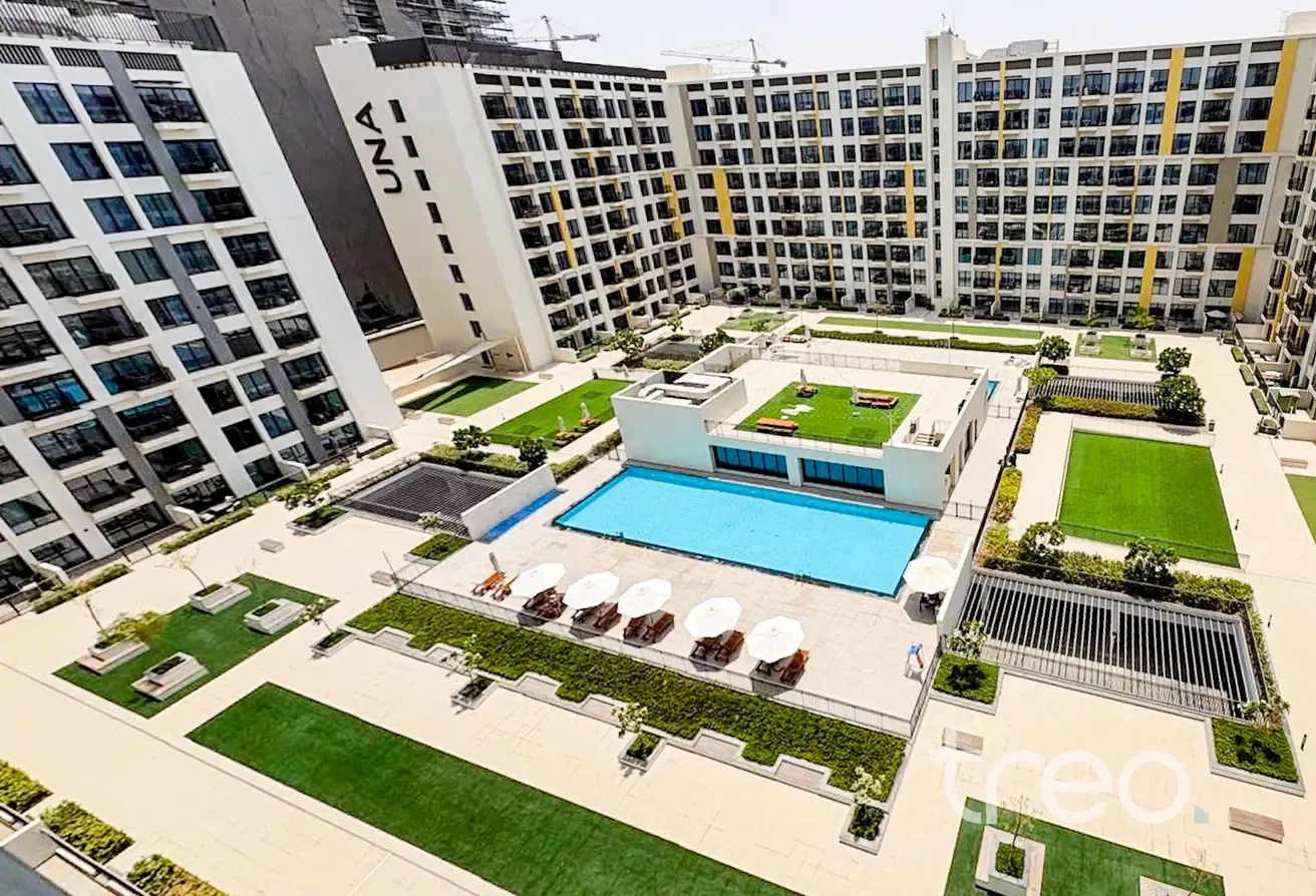 Pool View | Multiple Cheques Available