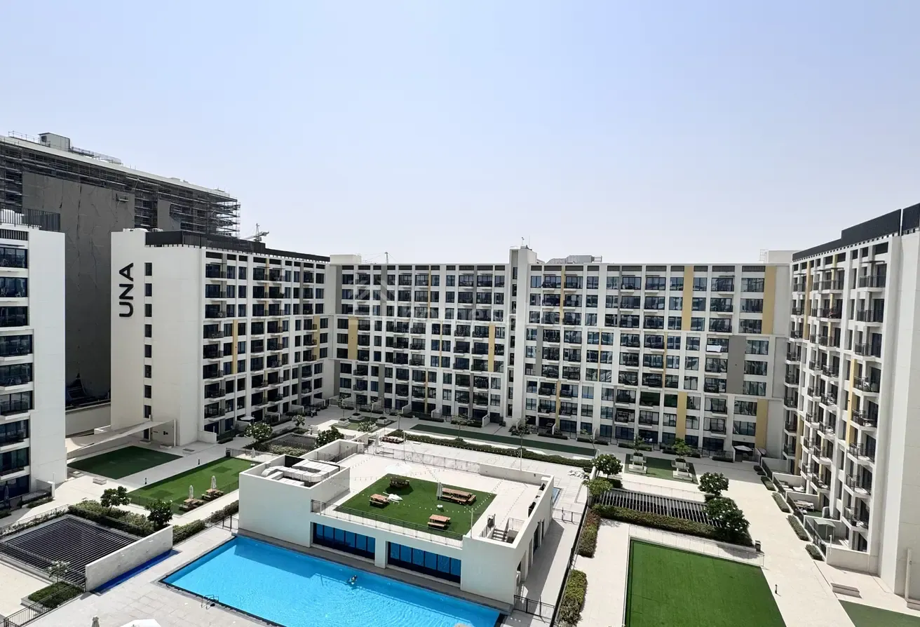 Pool View | Fitted Kitchen | Vacant