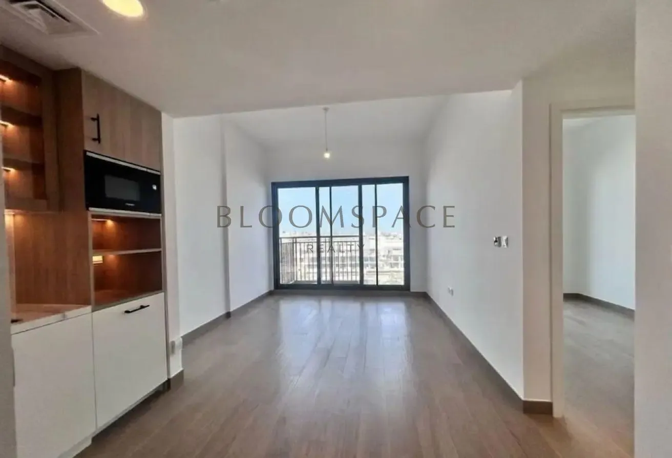Unfurnished 1BR | 2 mins walk to Central Park.