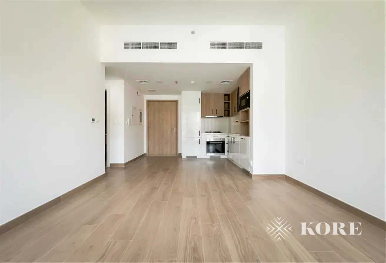 Vacant | Pool View | Mid Floor | Upto 4 Cheques