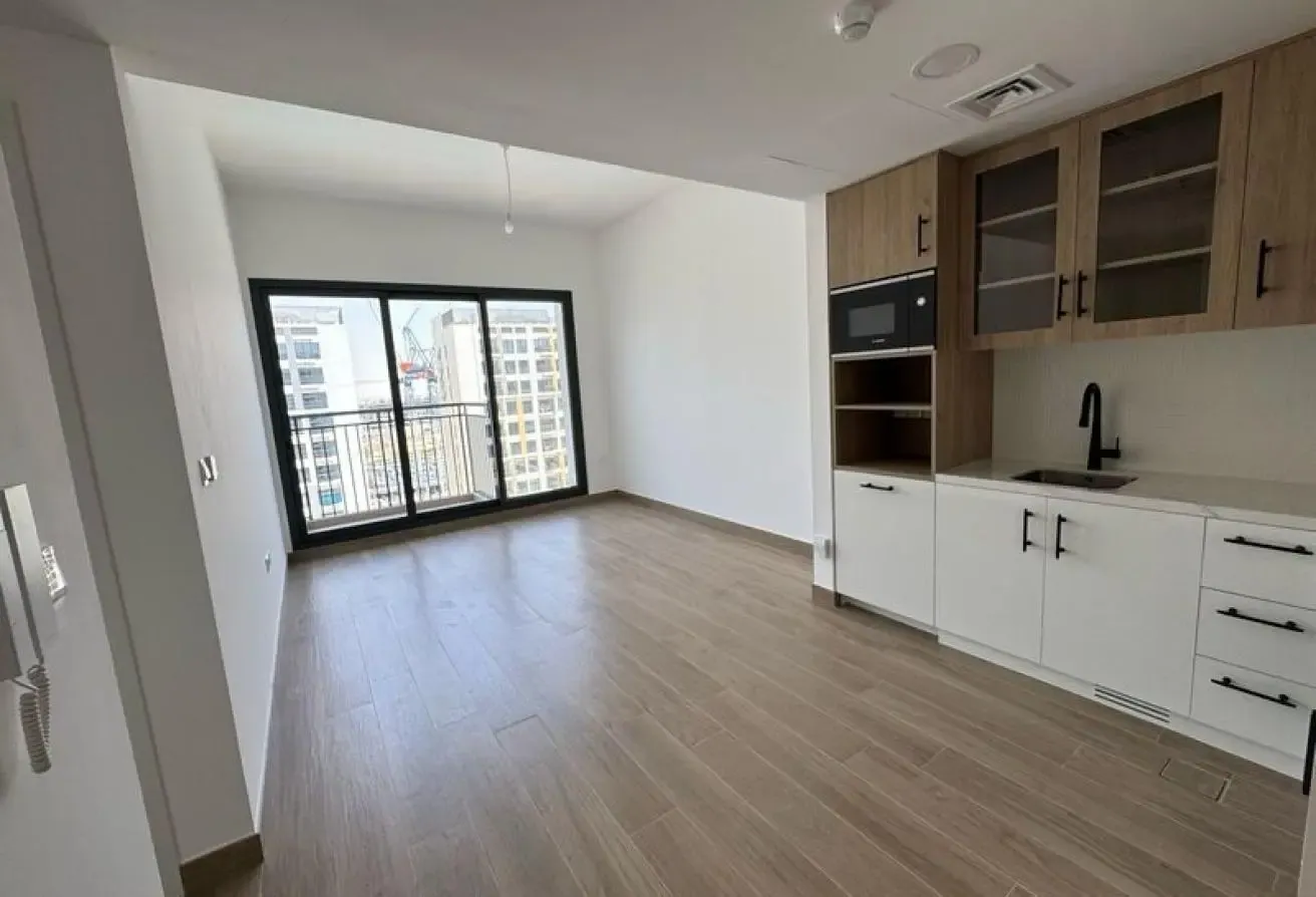 1BR Apartment | Courtyard Pool View | Liva