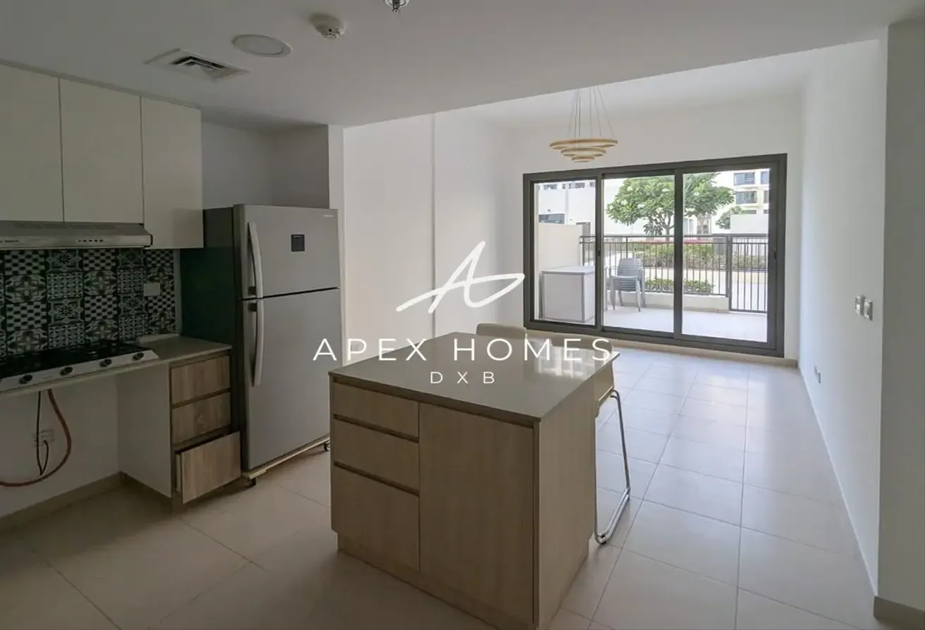 Vacant | Pool Access | White Goods