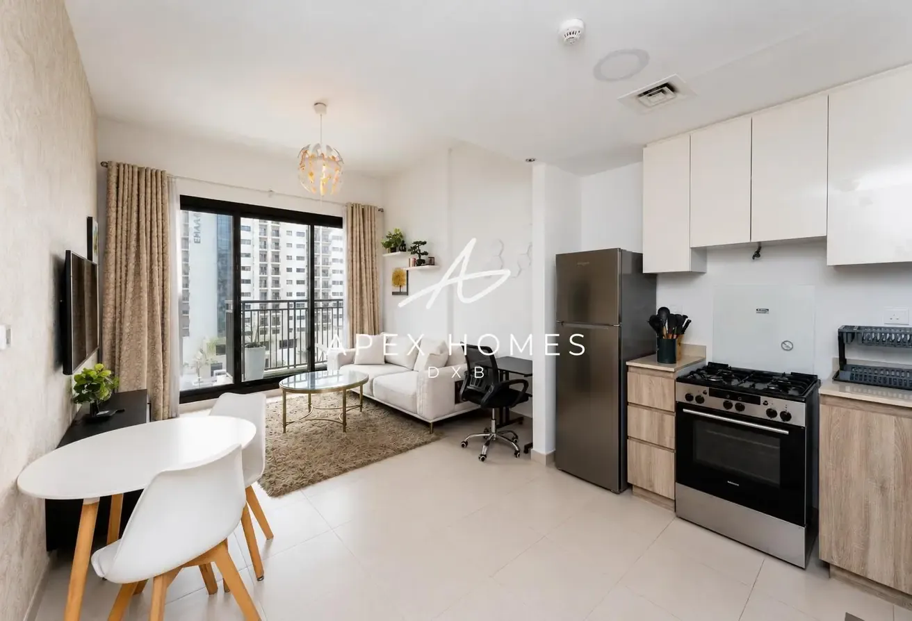 Vacant | Furnished | Community View