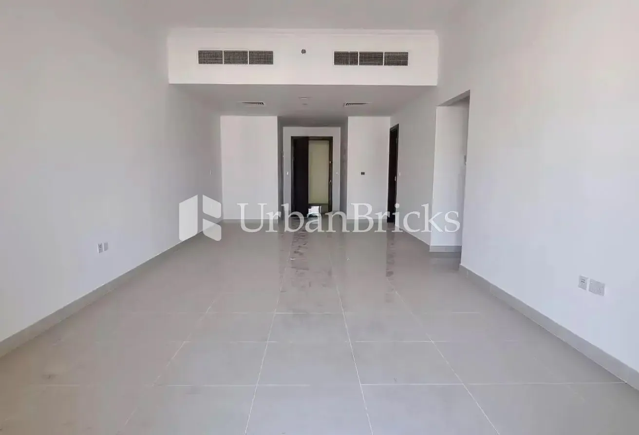 Vacant | Canal View | Spacious Layout