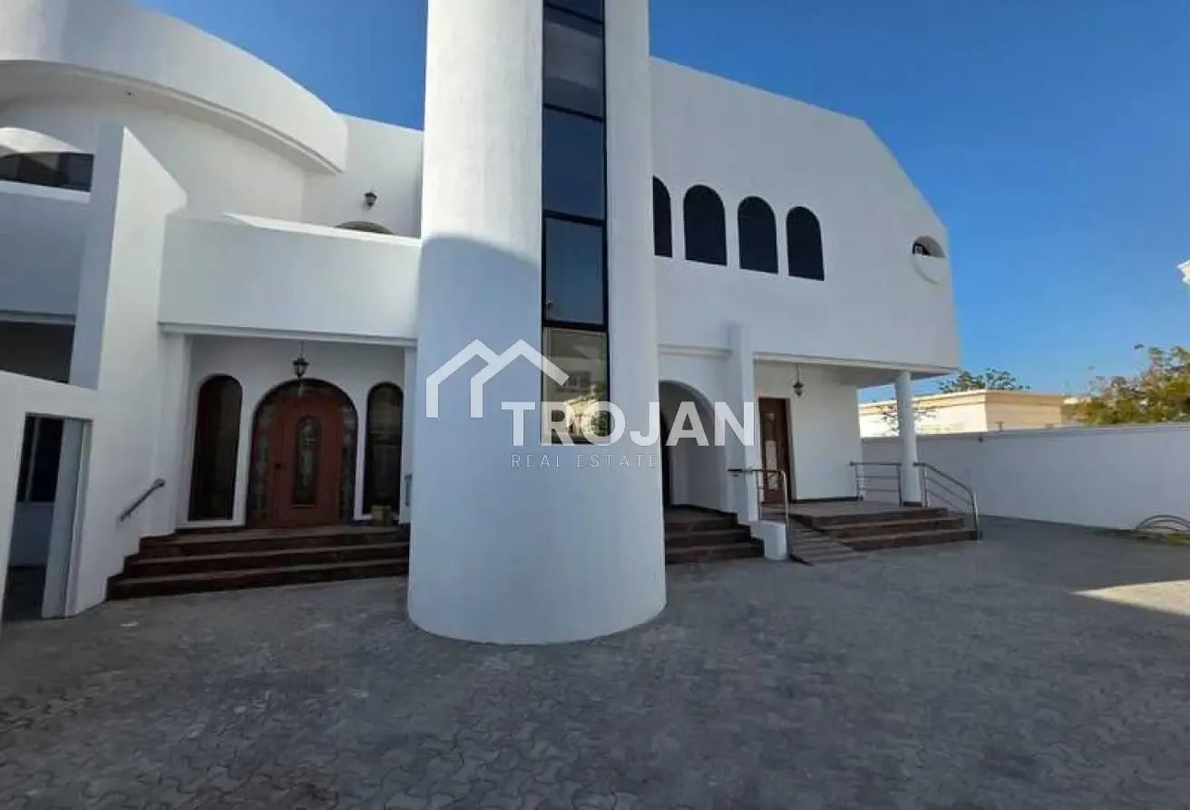 Spacious 6BR+ Maids Villa | Close to Beach |Vacant