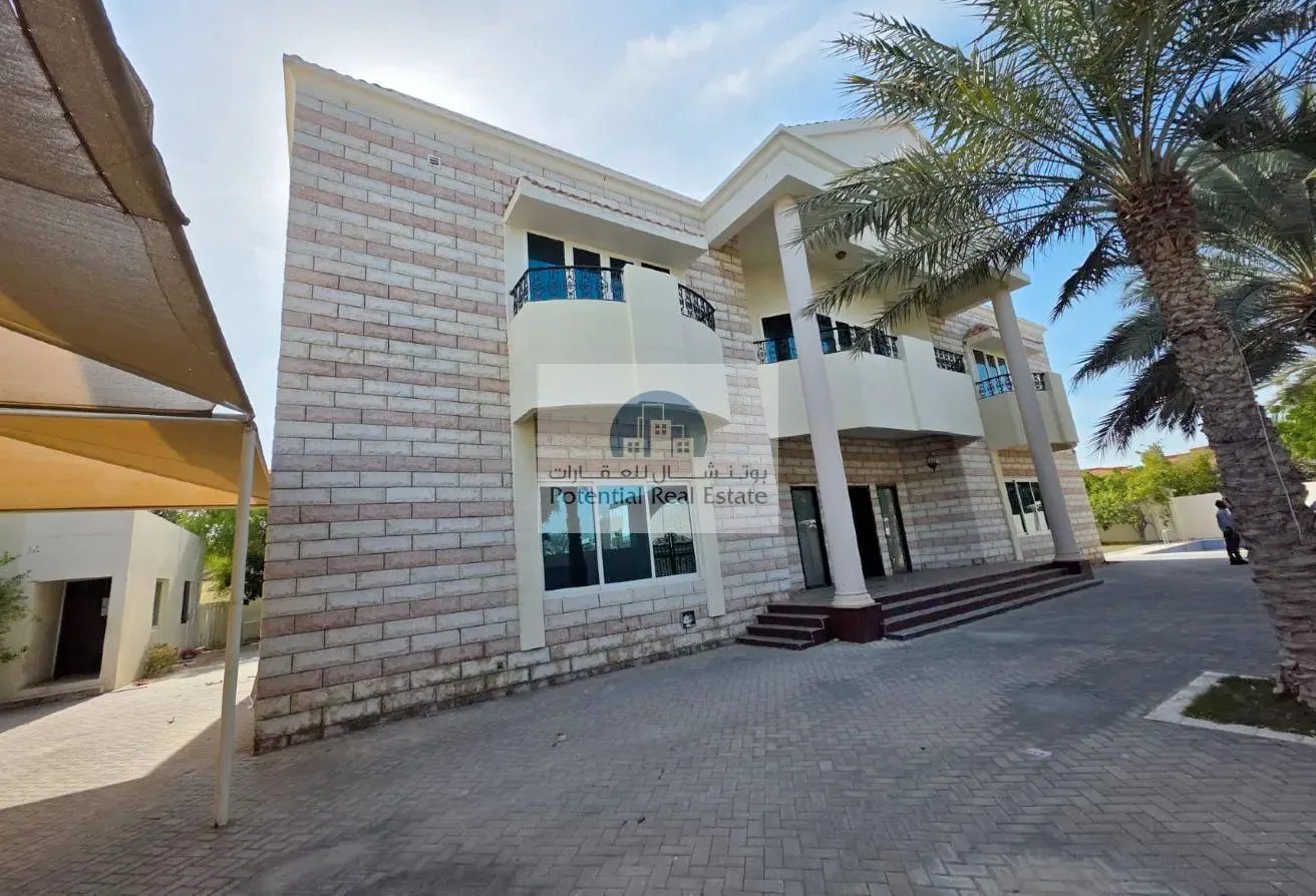 luxurious I Independent I 6 BR Villa @ Jumeirah 3