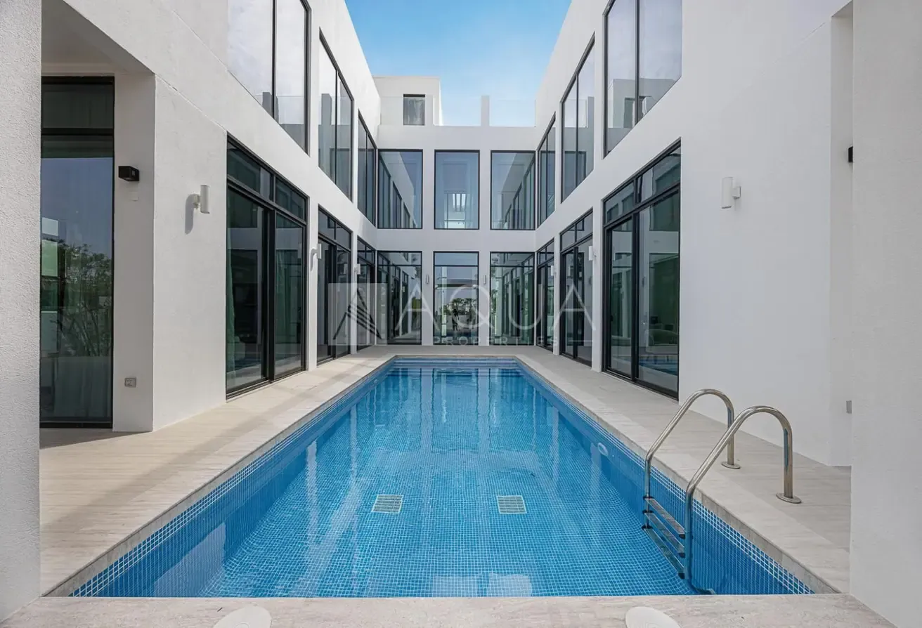 LUXURY VILLA | PRIVATE LOCATION | SKYLINE VIEWS