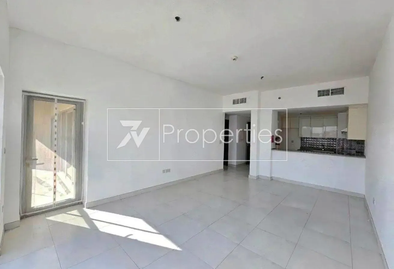 HIGH FLOOR | UNFURNISHED | VACANT | SPACIOUS UNIT