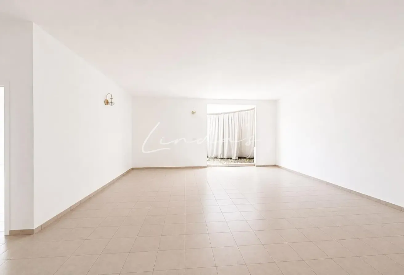 Spacious Unit | 2 bed + Maids | Garden View