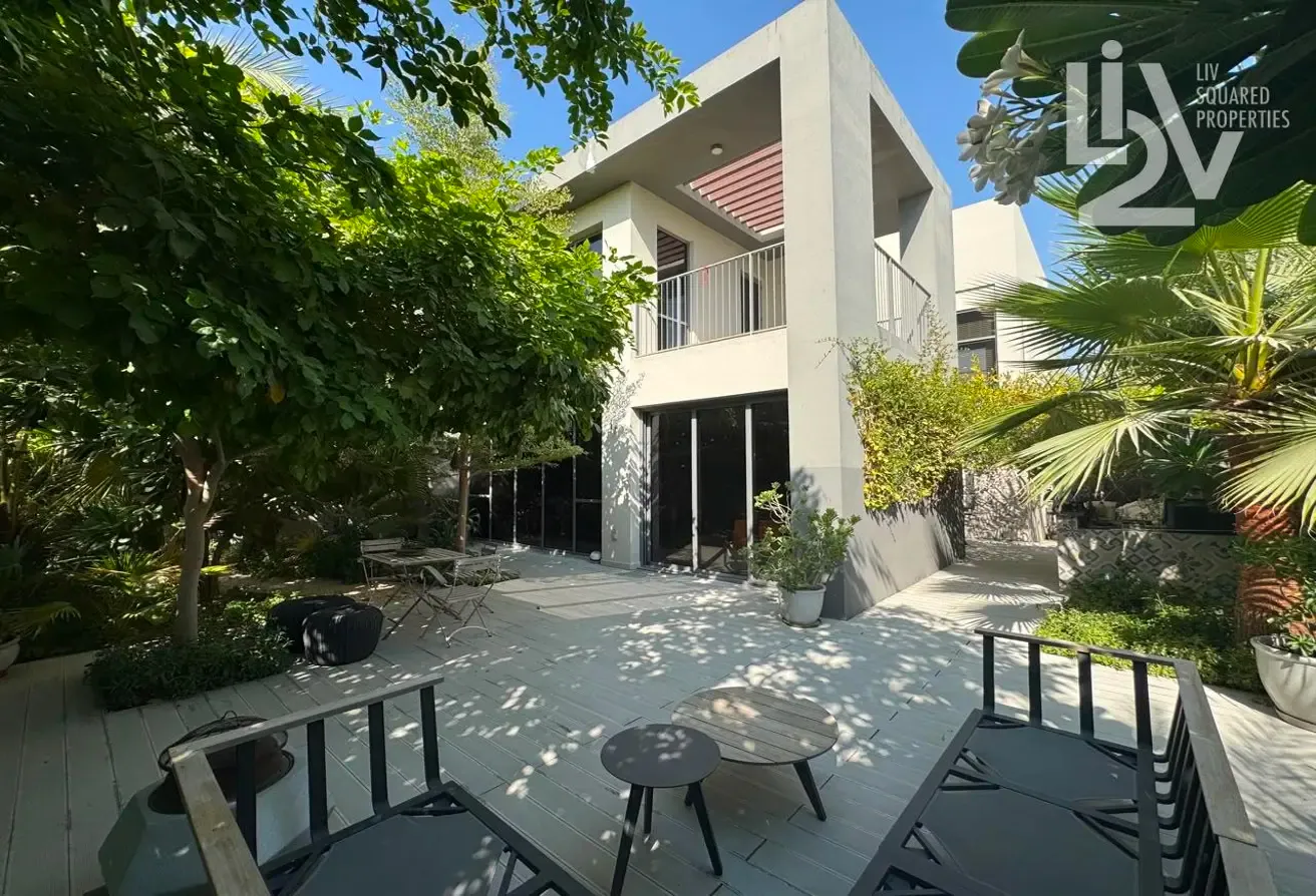 Stunning 4BR | End Unit | Vacant | Furnished
