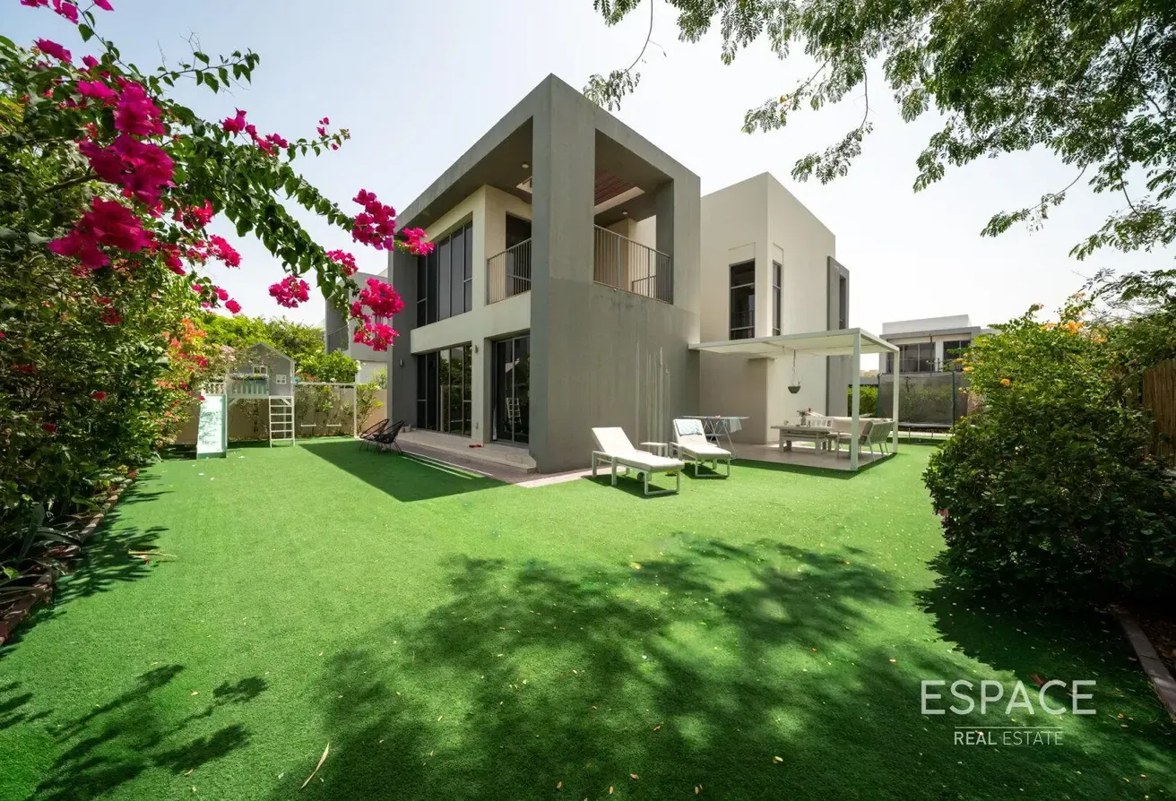Corner Plot | Unfurnished | Vacant