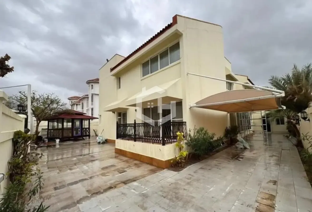 Good-looking | Private Garden and Gazebo | Vacant