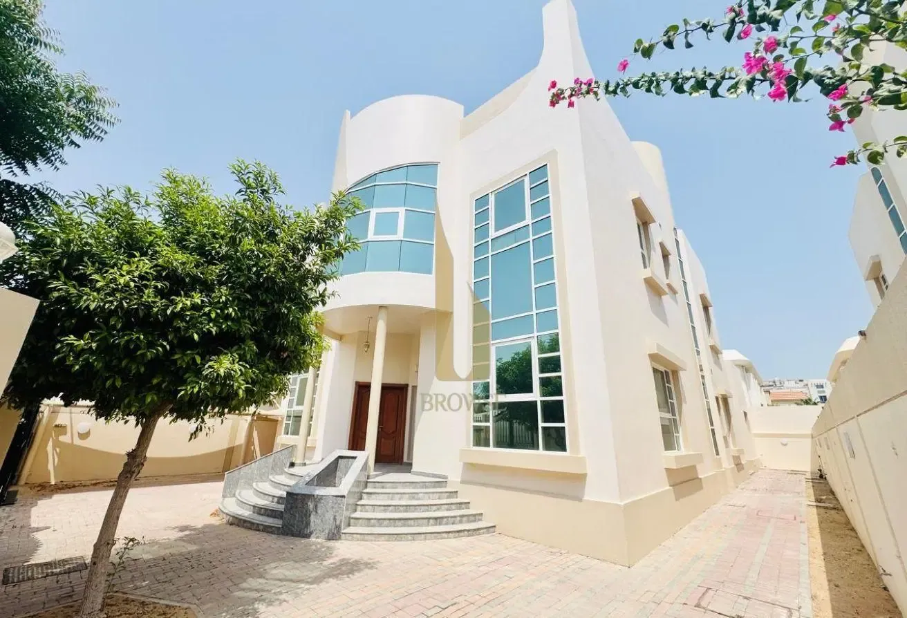 Majlis+5BR Ensuite+Study l Private Garden l Maids