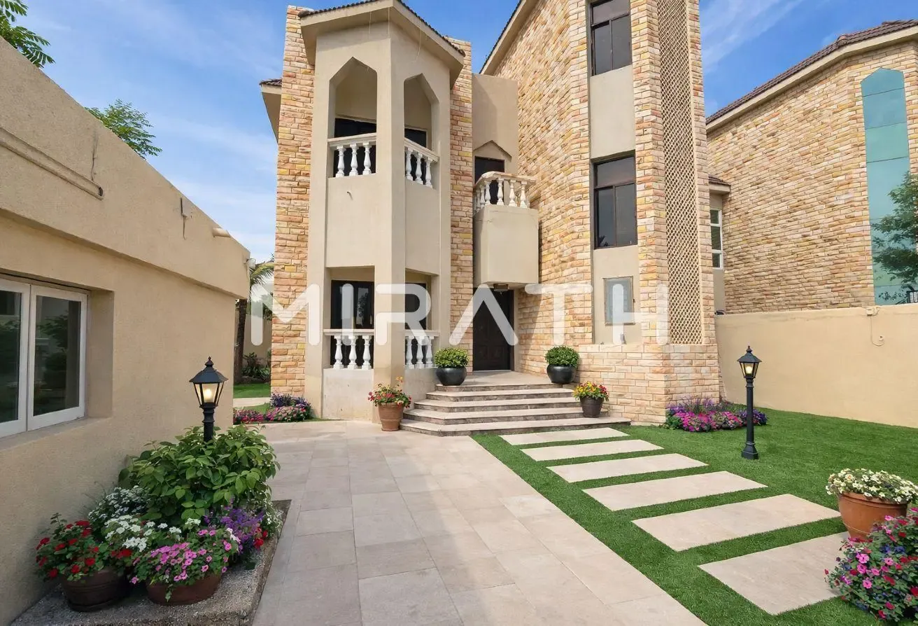 Renovated Villa |Private Garden | Premium