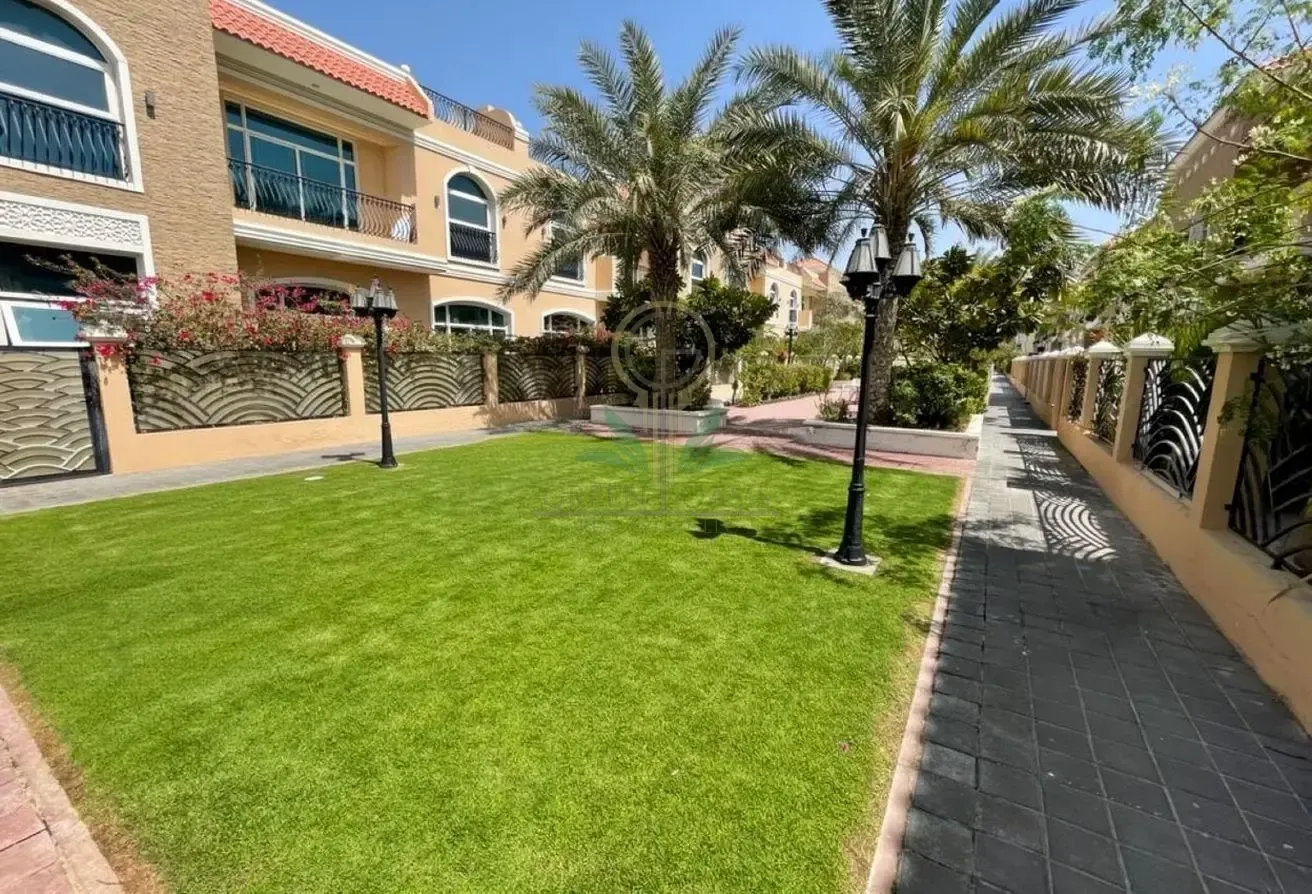 Very Spacious villa | Shared Pool | All en-suite