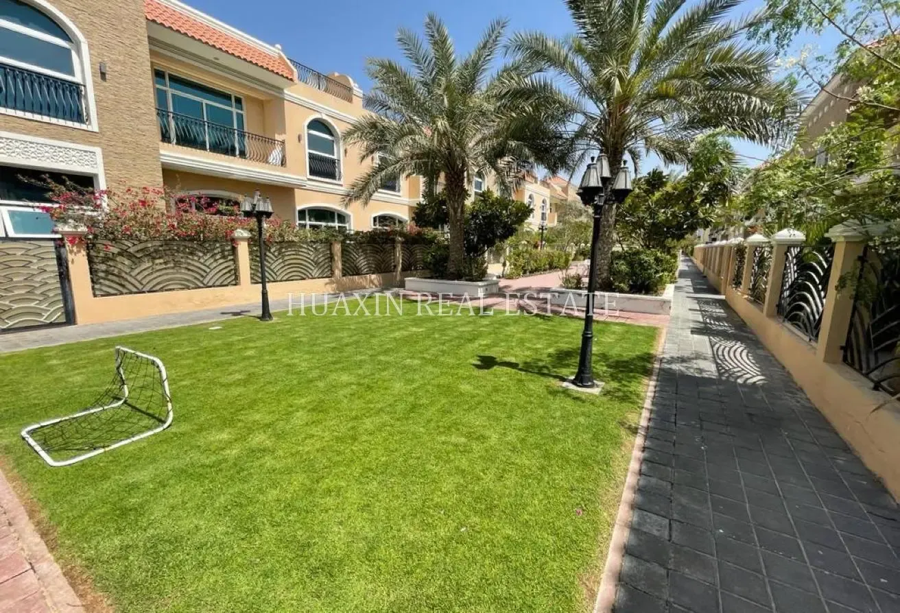 Very Spacious villa | Shared Pool | All en-suite