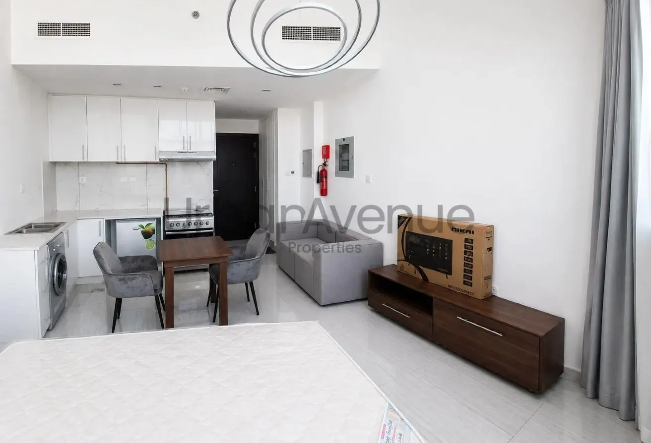 Spacious Unit | Furnished | Vacant