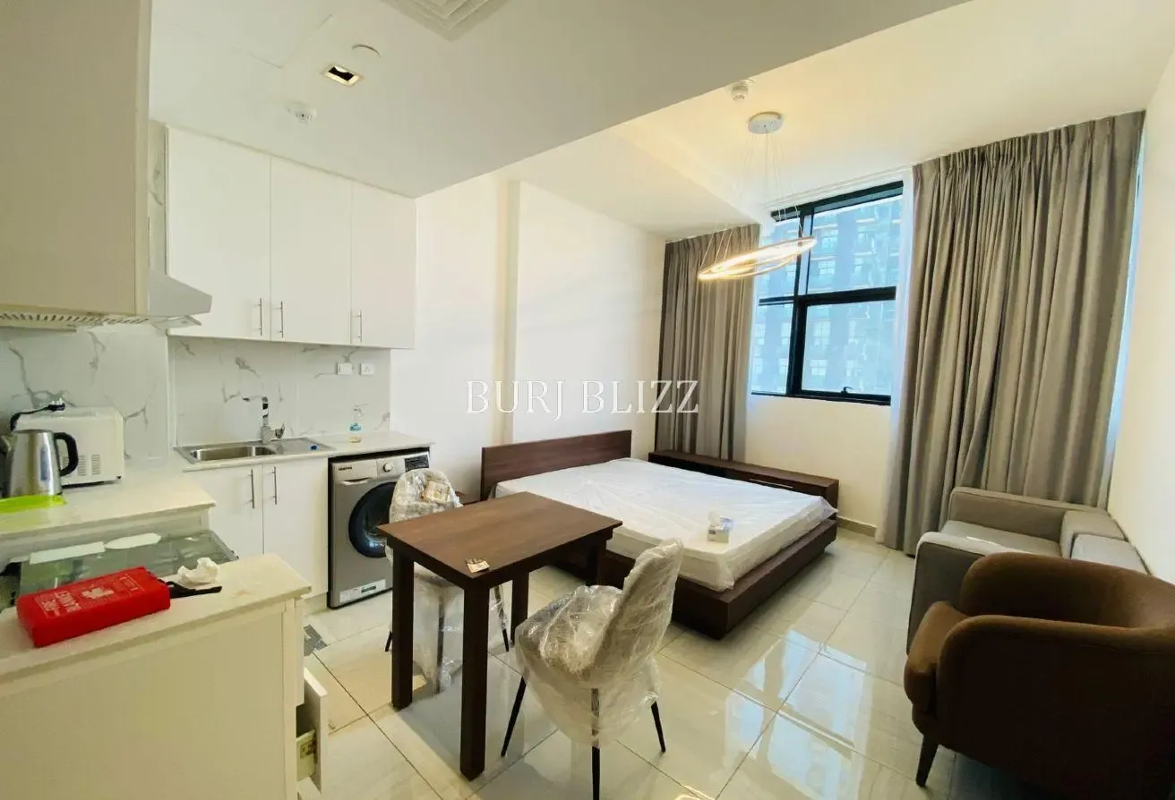 Well-Lit Studio | High Floor | Great Amenities