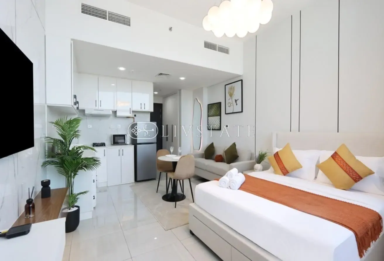 Elegant & Spacious Unit | Community View