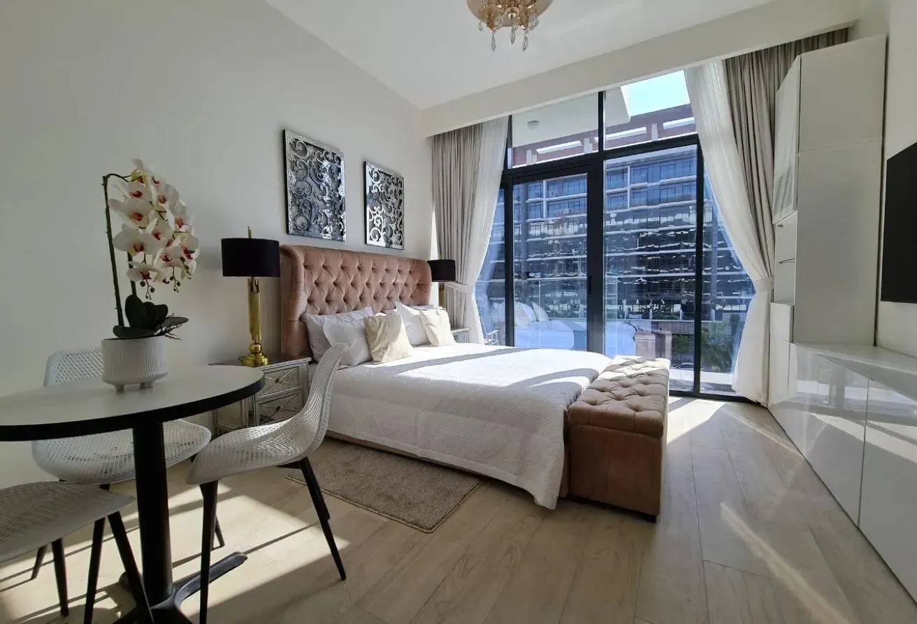 Exquisite Fully Furnished Studio| Community View |