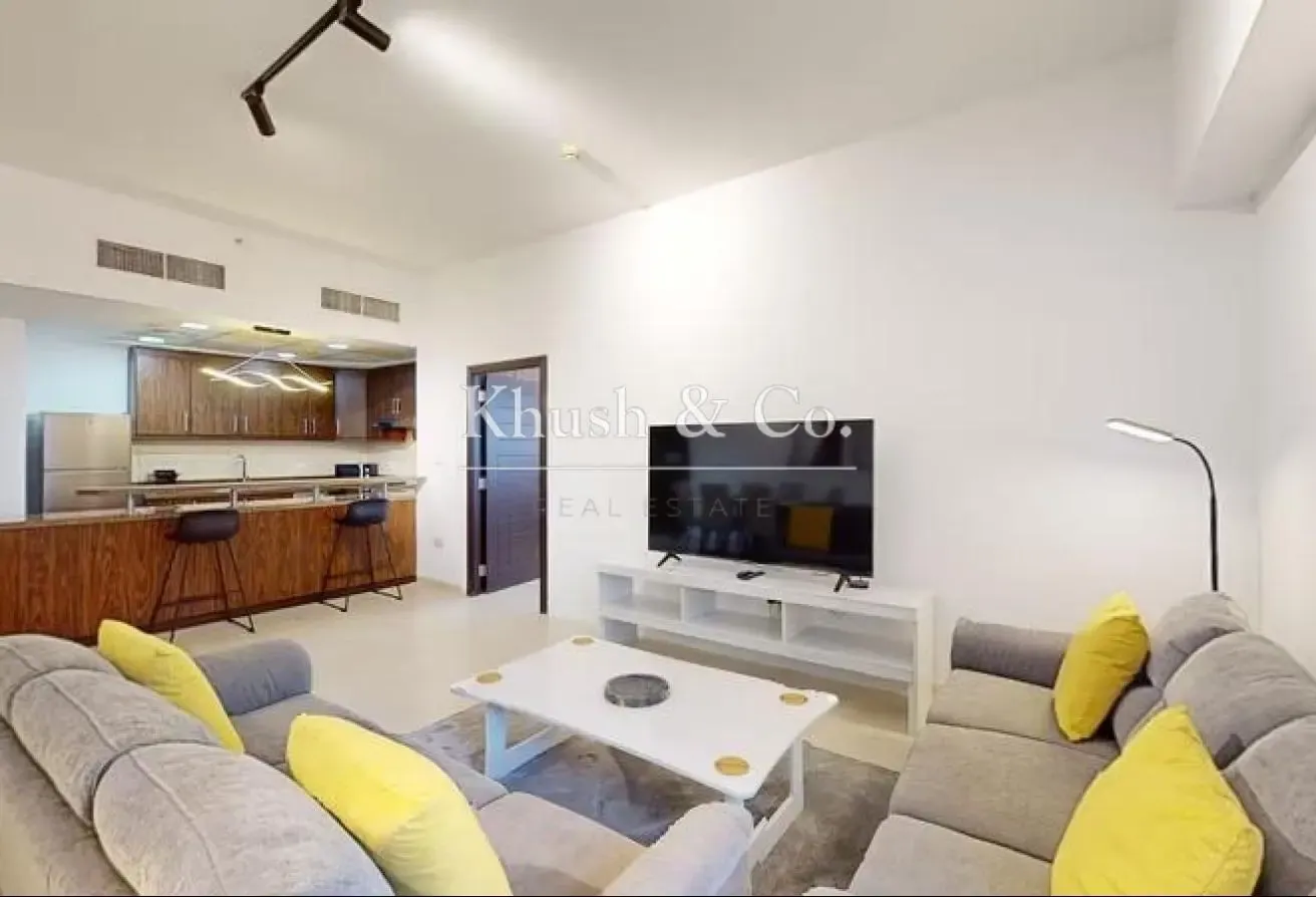 Spacious Layout | Furnished | Vacant Now