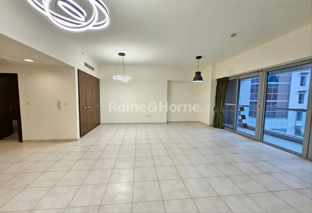 1 Month FREE I Studio with Balcony I Vacant