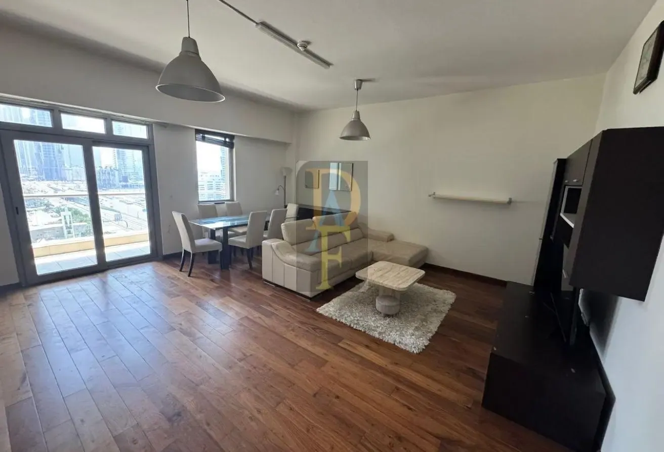 Furnished Studio Convertd bed - Near Metro