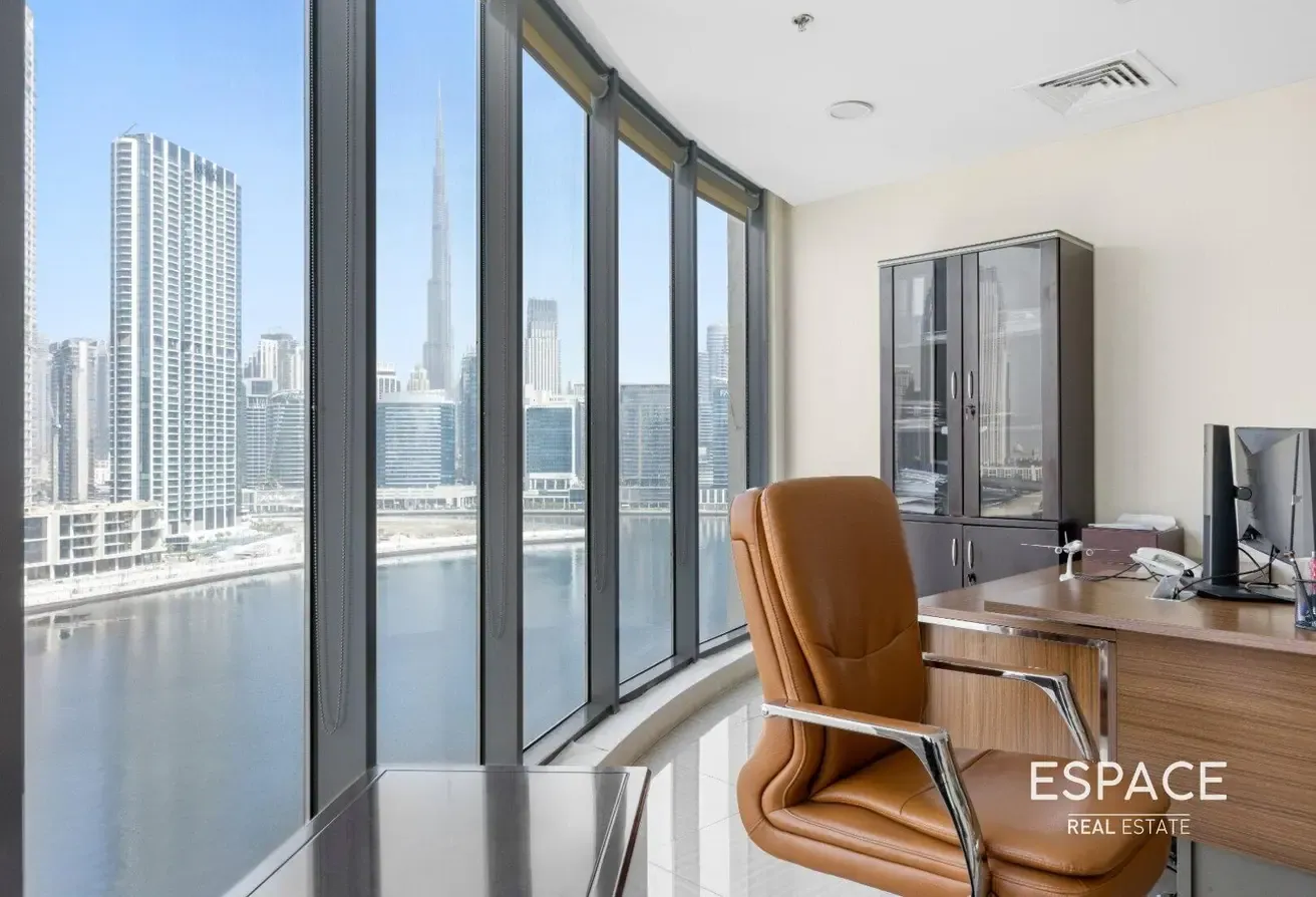 Burj View | Vacant on Transfer | Prime Location