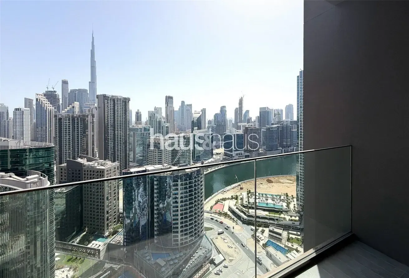 Top Floor | Burj Khalifa View | Large Layout