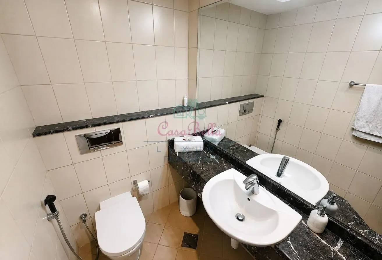 Corner Unit | Furnished | Marina & Lake Views