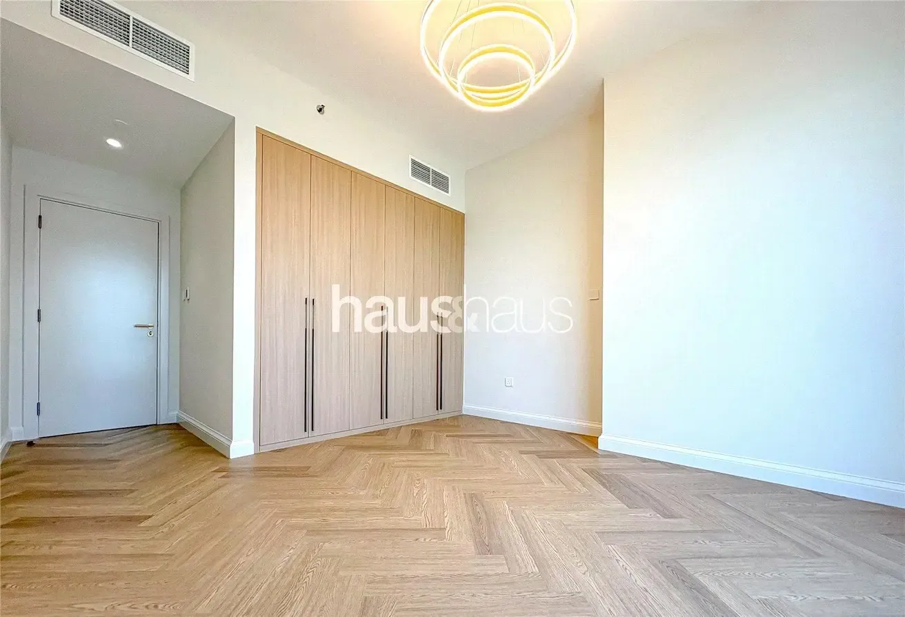 Fully Upgraded | Vacant on Transfer | Golf Views