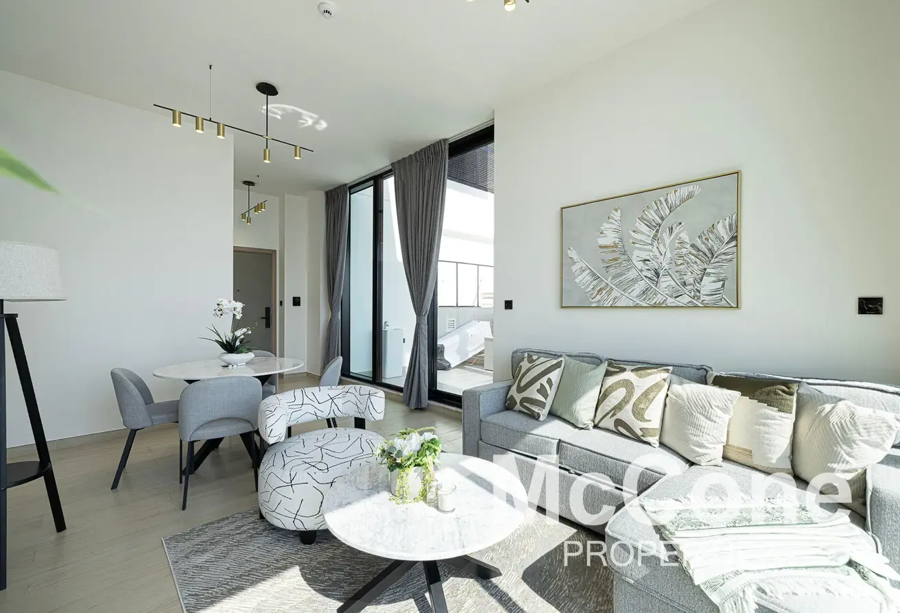 Vacant | 2 Parkings | Furnished | Heated Pool