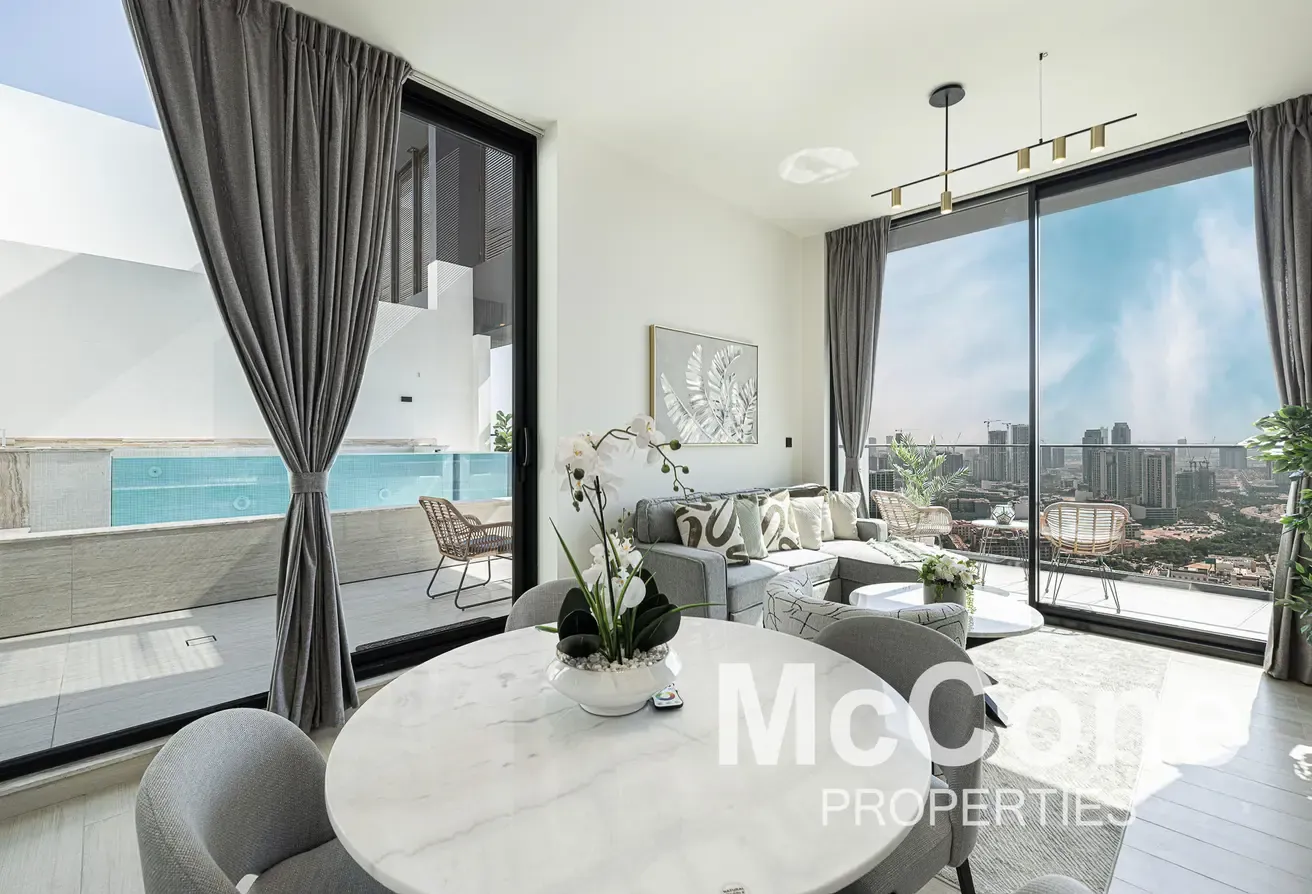 Vacant | 2 Parkings | Furnished | Heated Pool