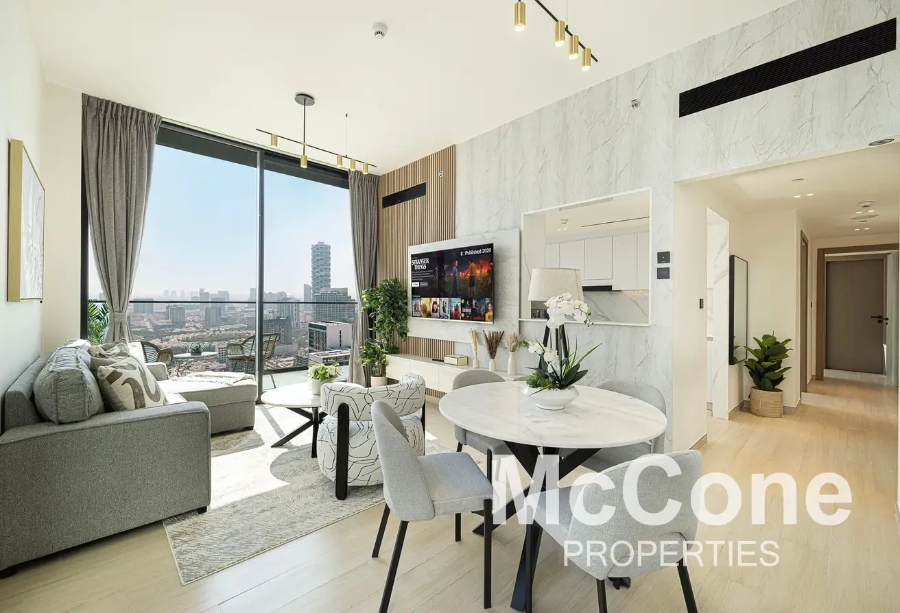Vacant | 2 Parkings | Furnished | Heated Pool