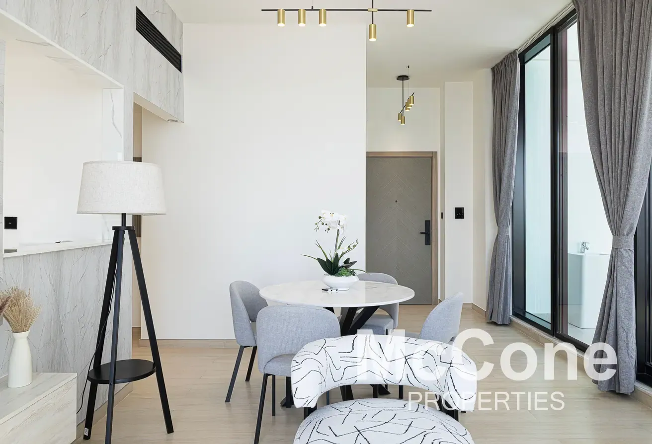 Vacant | 2 Parkings | Furnished | Heated Pool