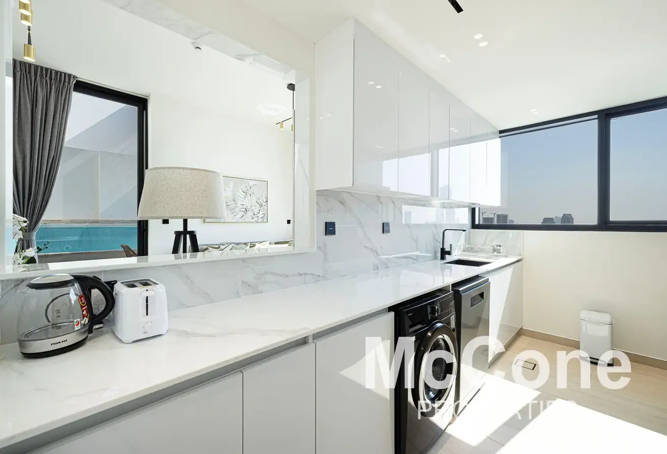 Vacant | 2 Parkings | Furnished | Heated Pool