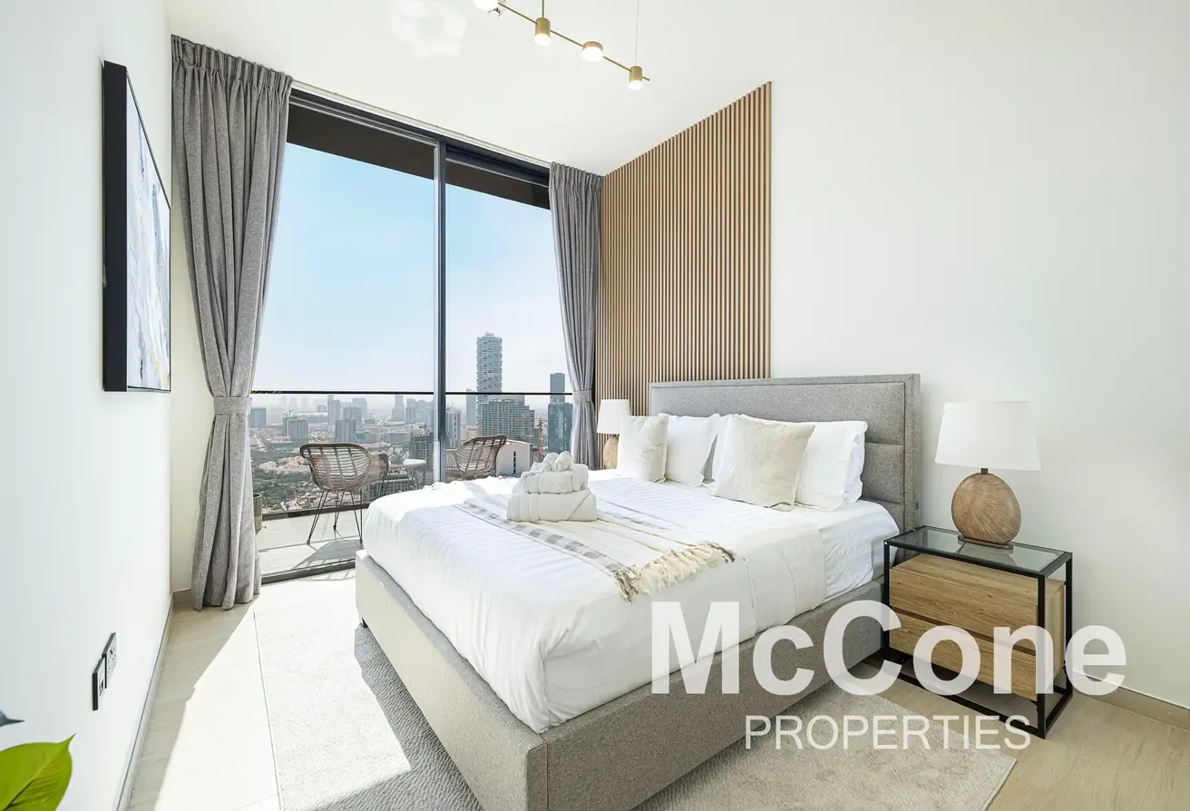 Vacant | 2 Parkings | Furnished | Heated Pool