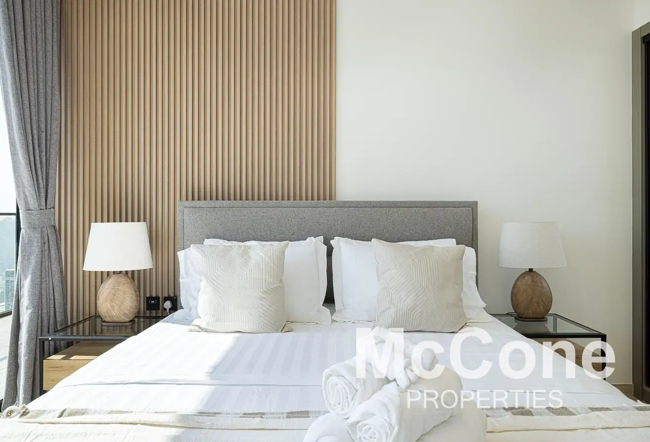 Vacant | 2 Parkings | Furnished | Heated Pool