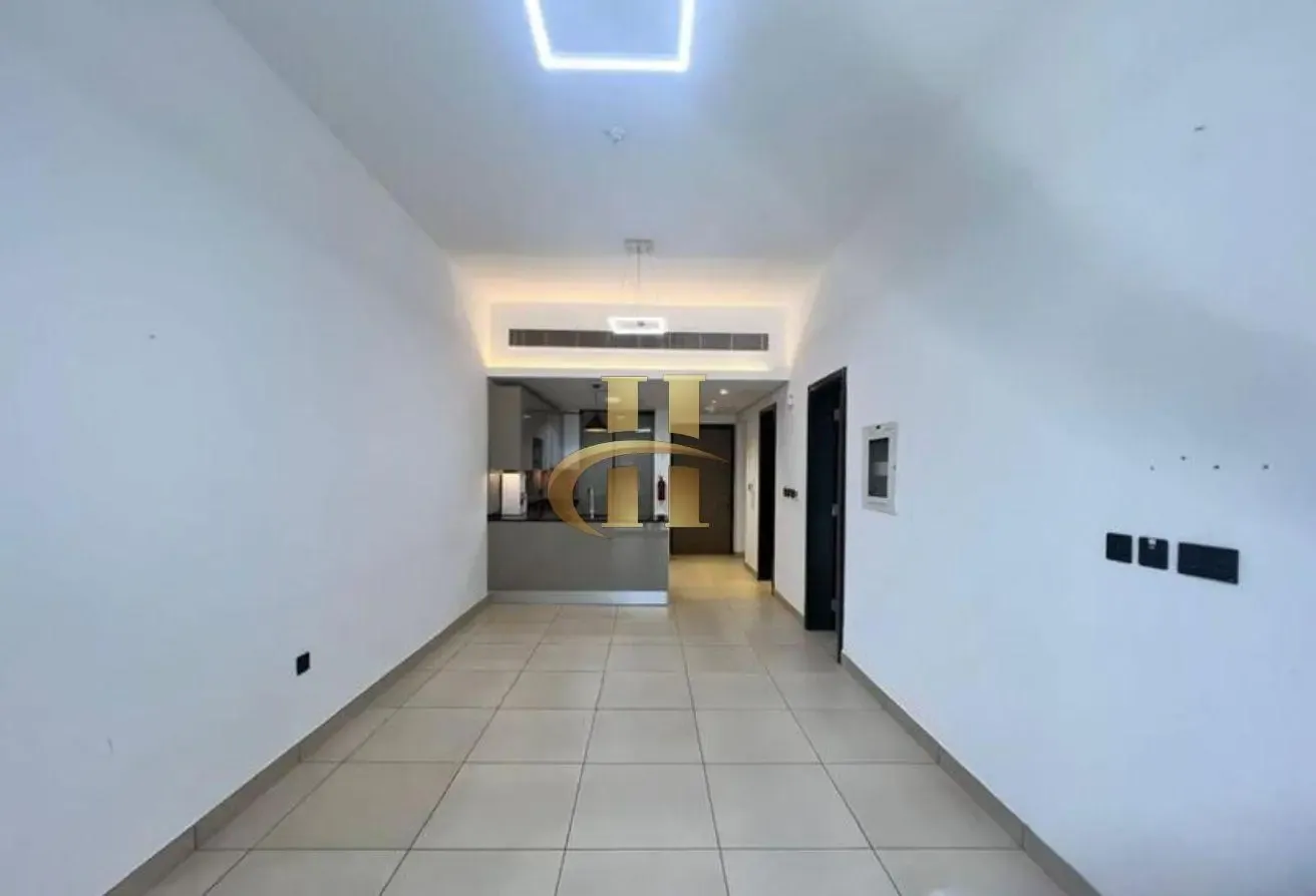 Pool View | Fitted Kitchen with Study | Vacant Uni