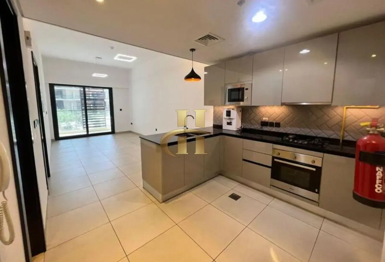 Pool View | Fitted Kitchen with Study | Vacant Uni