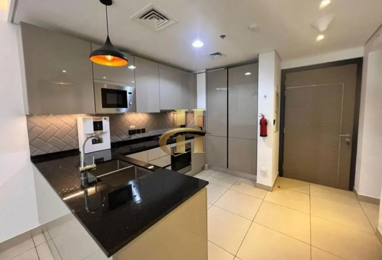 Pool View | Fitted Kitchen with Study | Vacant Uni