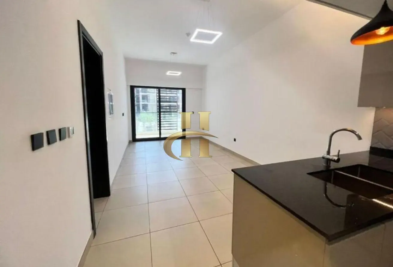Pool View | Fitted Kitchen with Study | Vacant Uni
