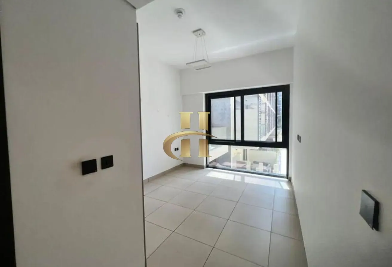 Pool View | Fitted Kitchen with Study | Vacant Uni