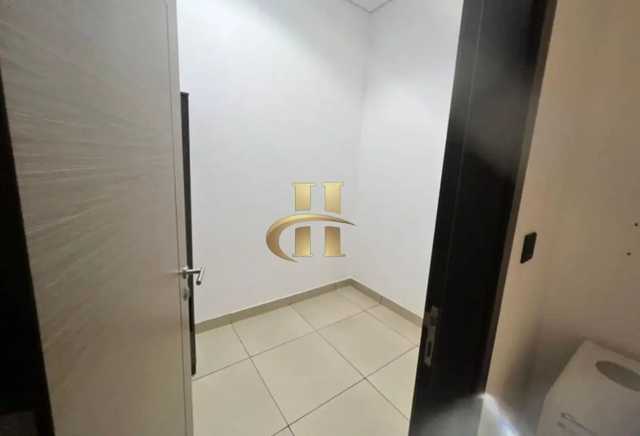 Pool View | Fitted Kitchen with Study | Vacant Uni