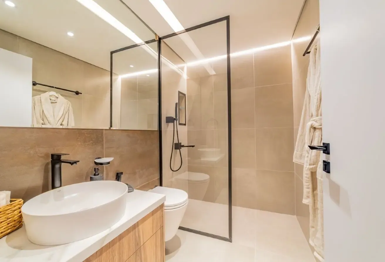 1BEDROOM PLUS STUDY | PRIVAYE POOL - BRAND NEW