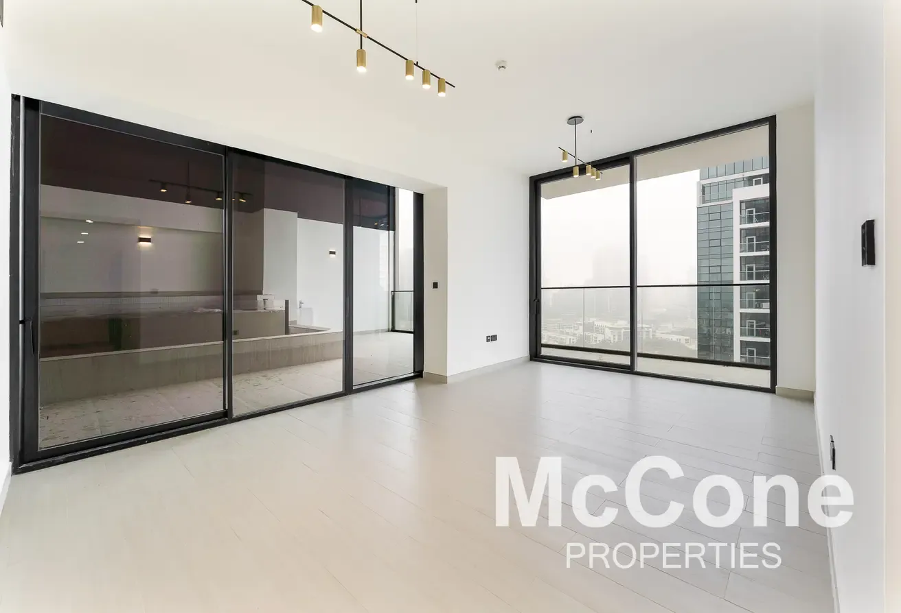 Big Terrace +Pool | Closed Kitchen | Close to Exit