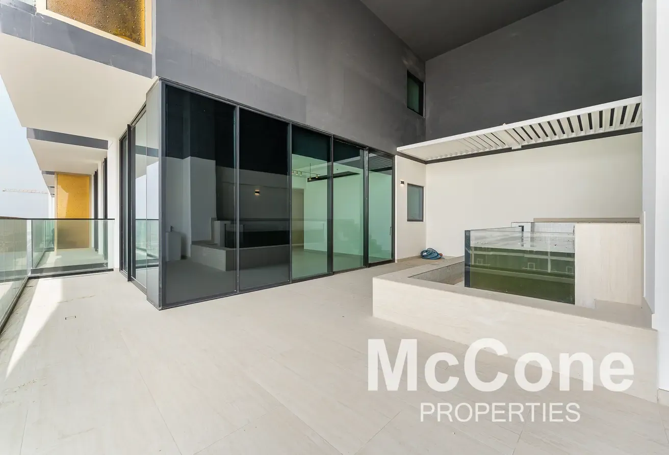 Big Terrace +Pool | Closed Kitchen | Close to Exit