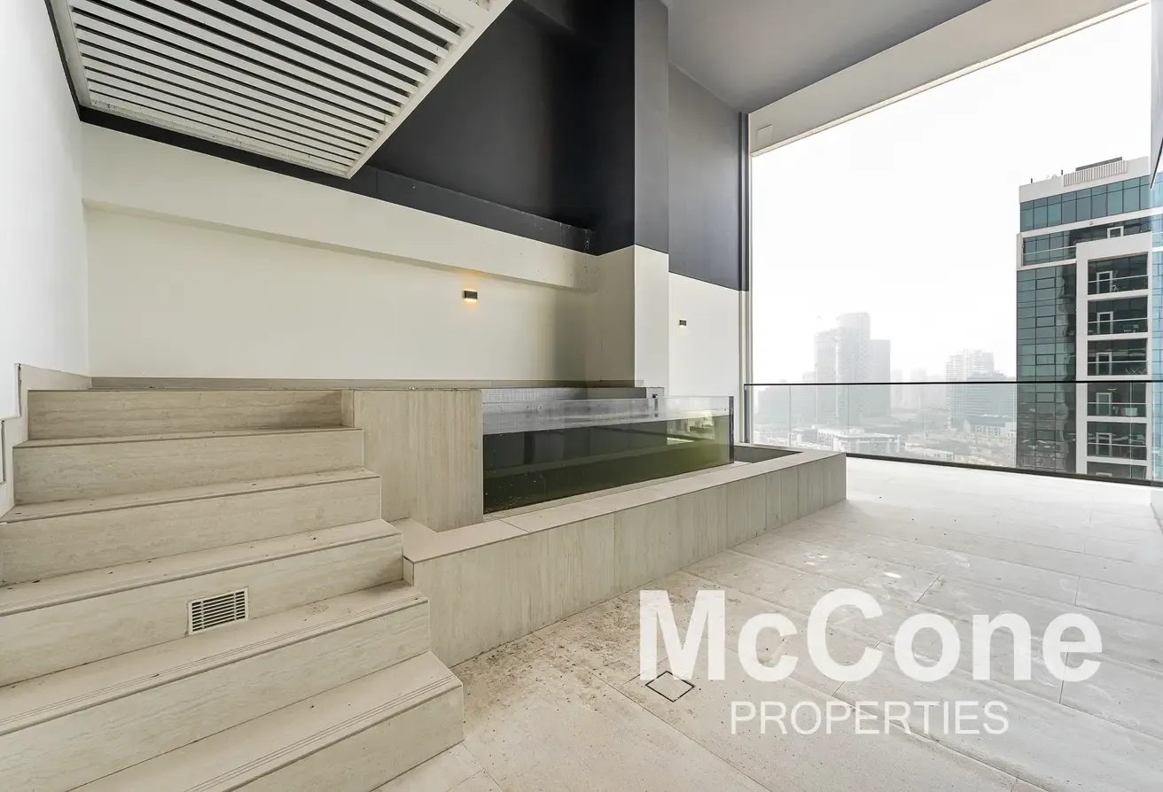 Big Terrace +Pool | Closed Kitchen | Close to Exit